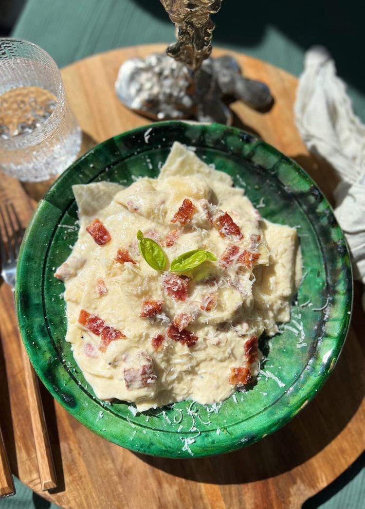Kremet pasta laget med blomkålsupperester