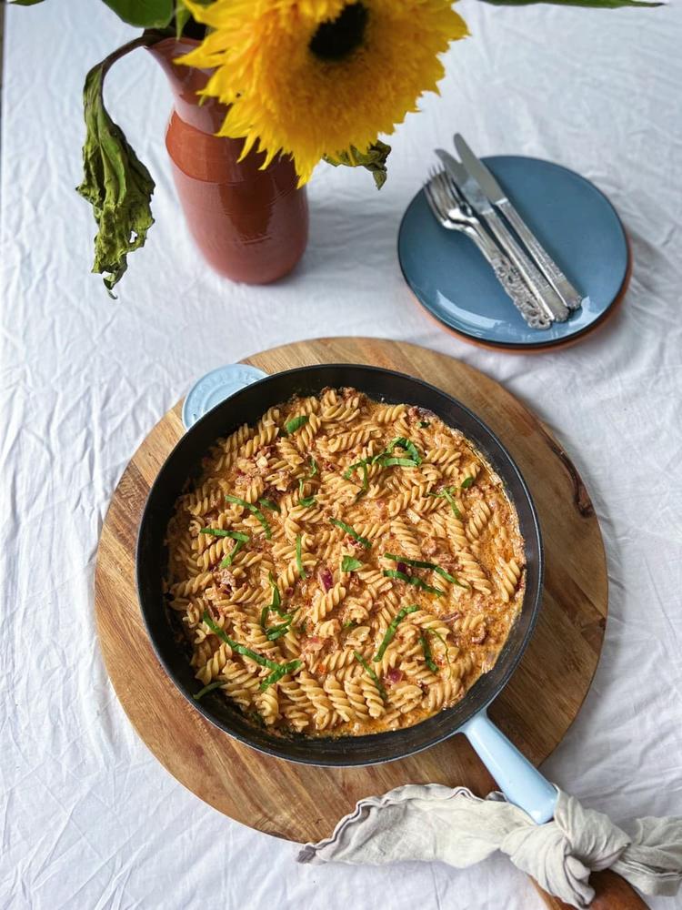 Pasta med kremet rød pesto