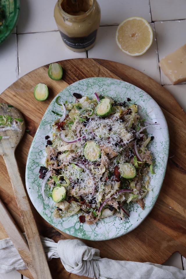 06/01 Kylling-cæsarsalat med rosenkål og bacon