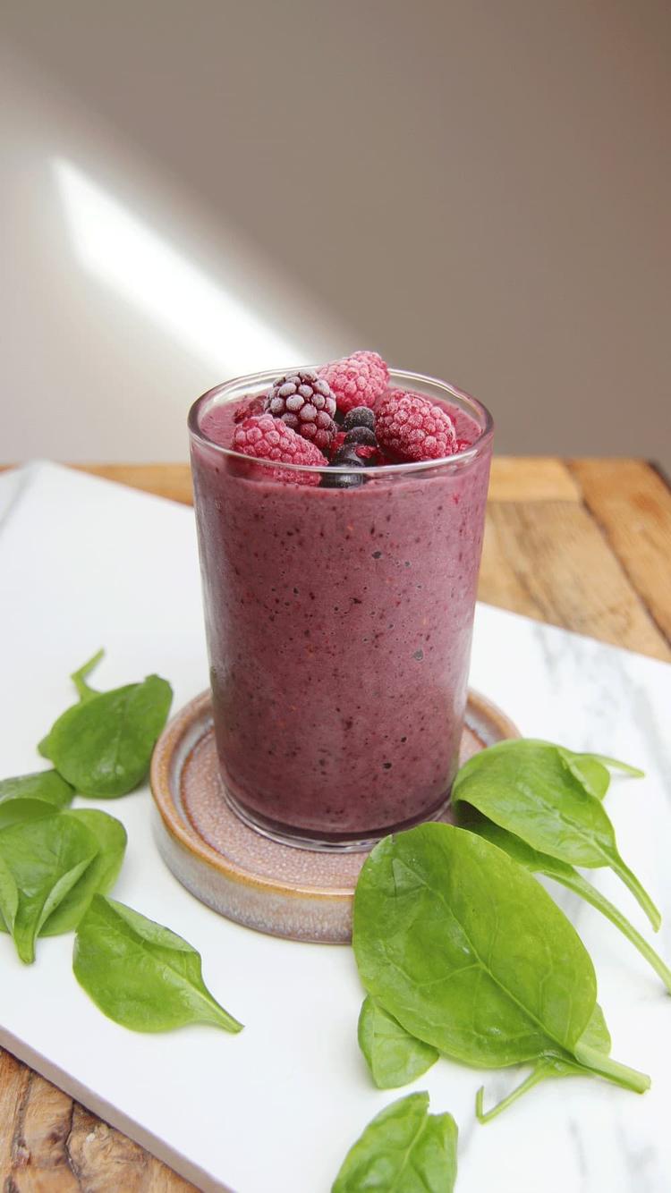 Frozen Berries and Spinach Smoothie