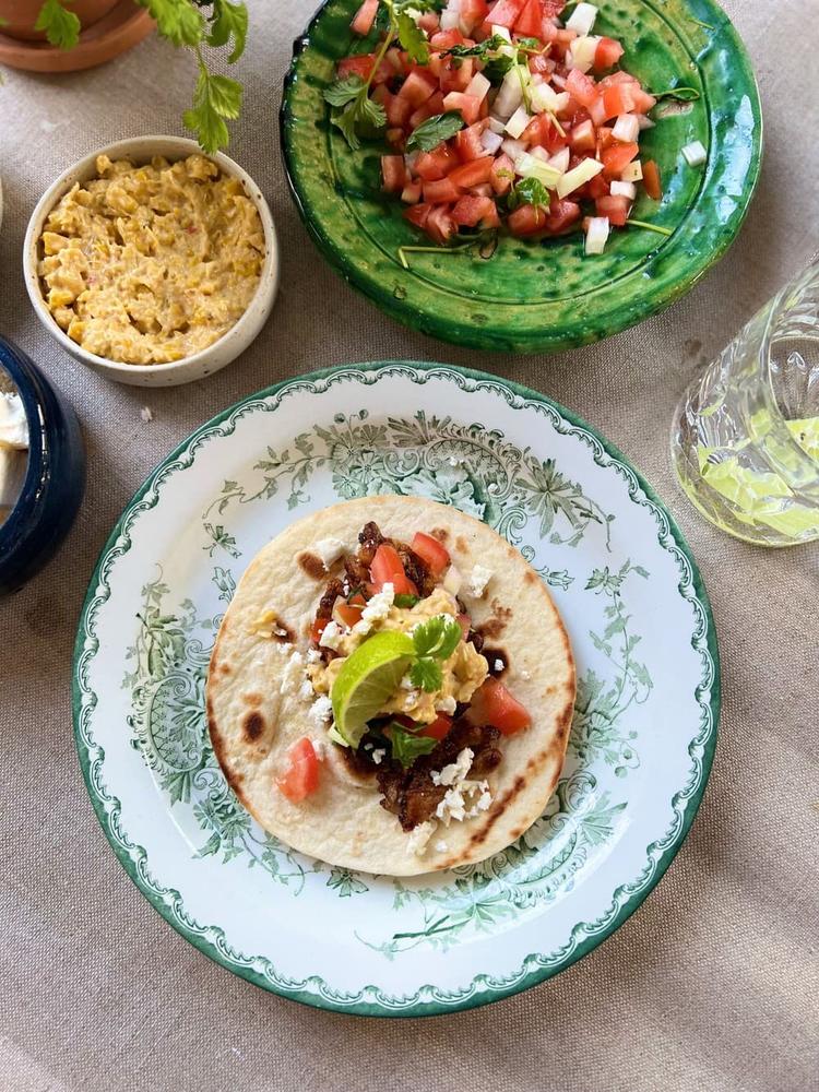 Spicy svinetaco med maisstuing