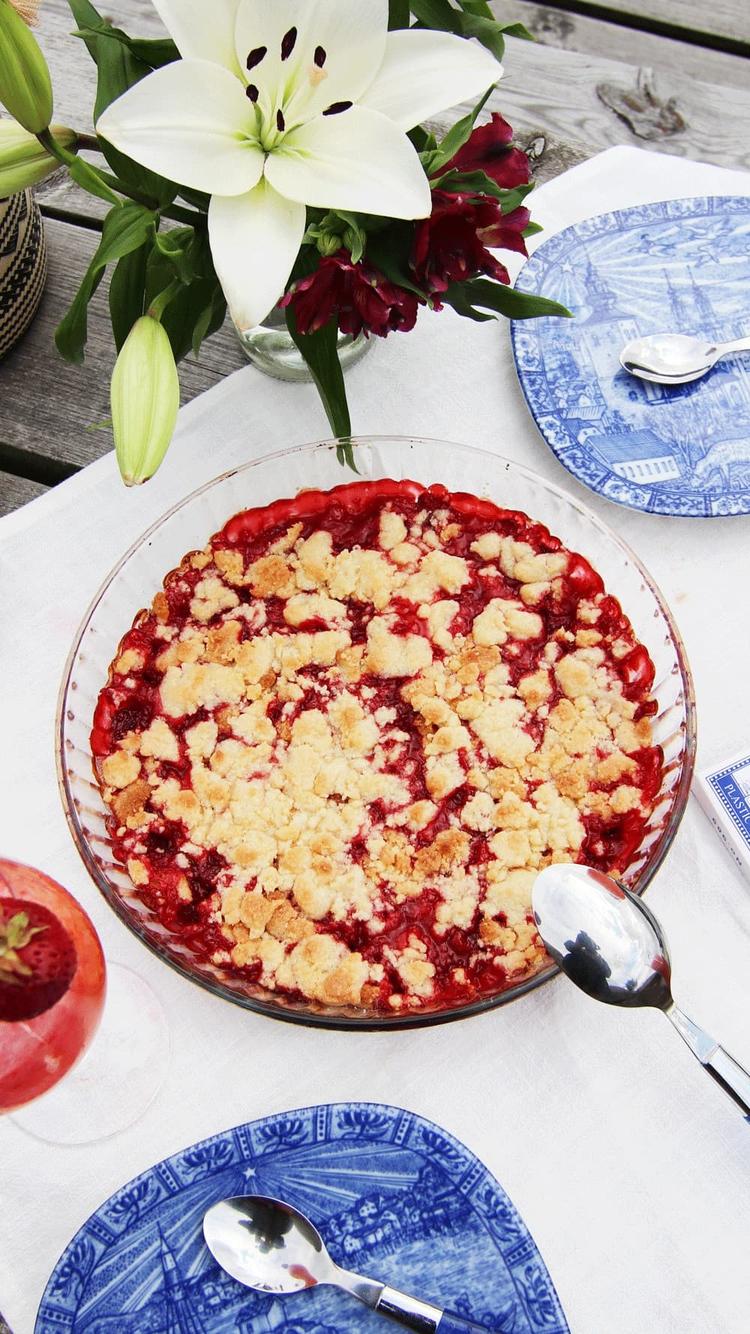 Berry Crumble Pie