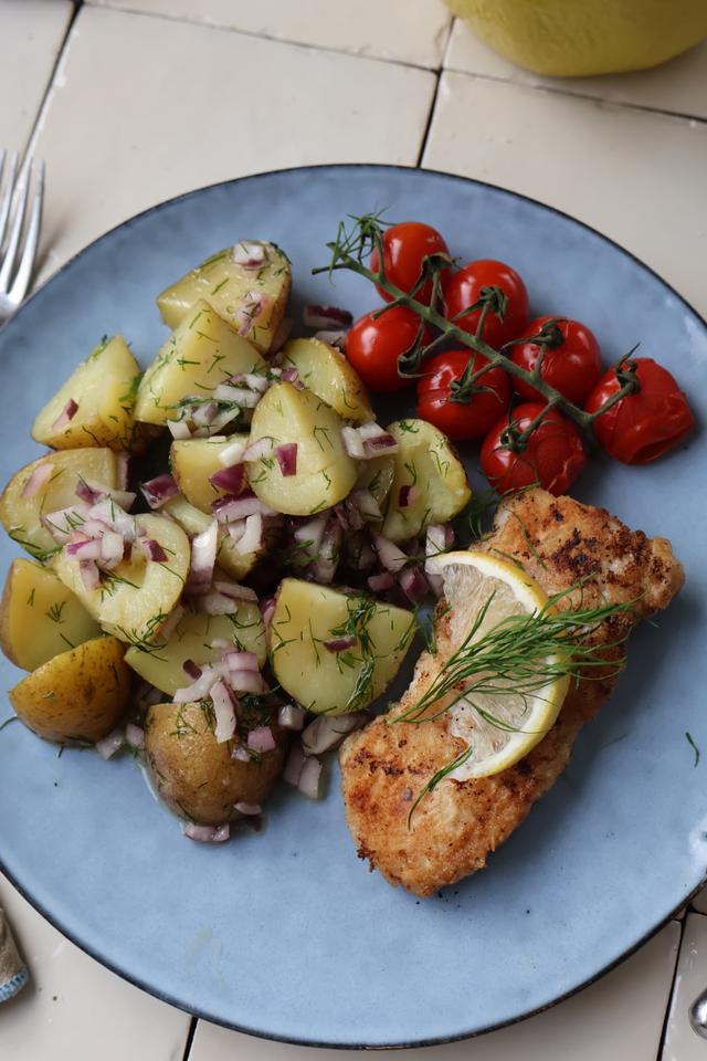 03/03 Panert torskefilet med grillede tomater og lun potetsalat