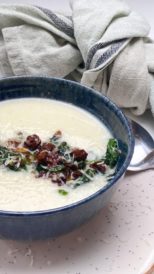 Cauliflower Soup with Parmesan and Sun-Dried Tomatoes