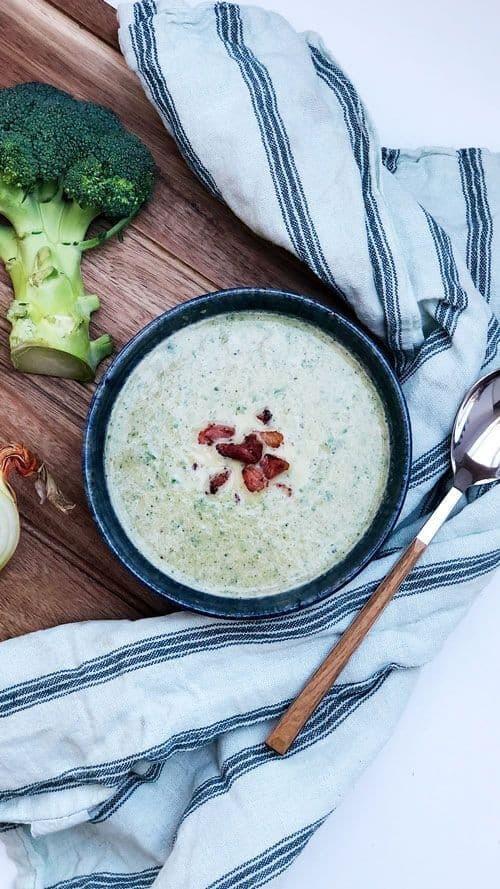 Brokkolisuppe med bacon