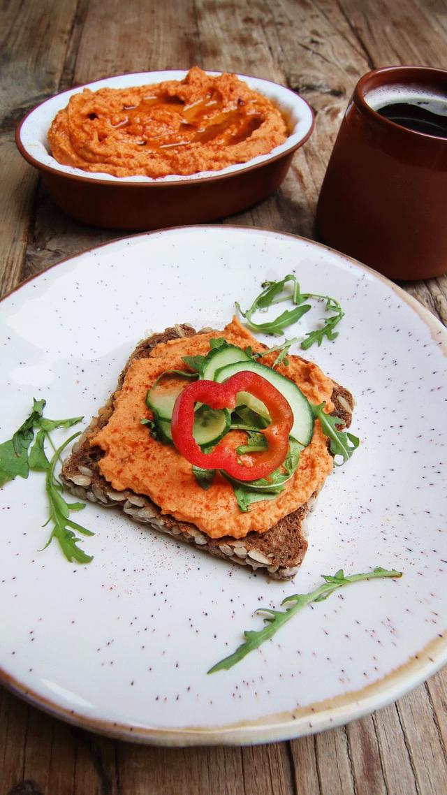 Grilled Red Pepper Hummus