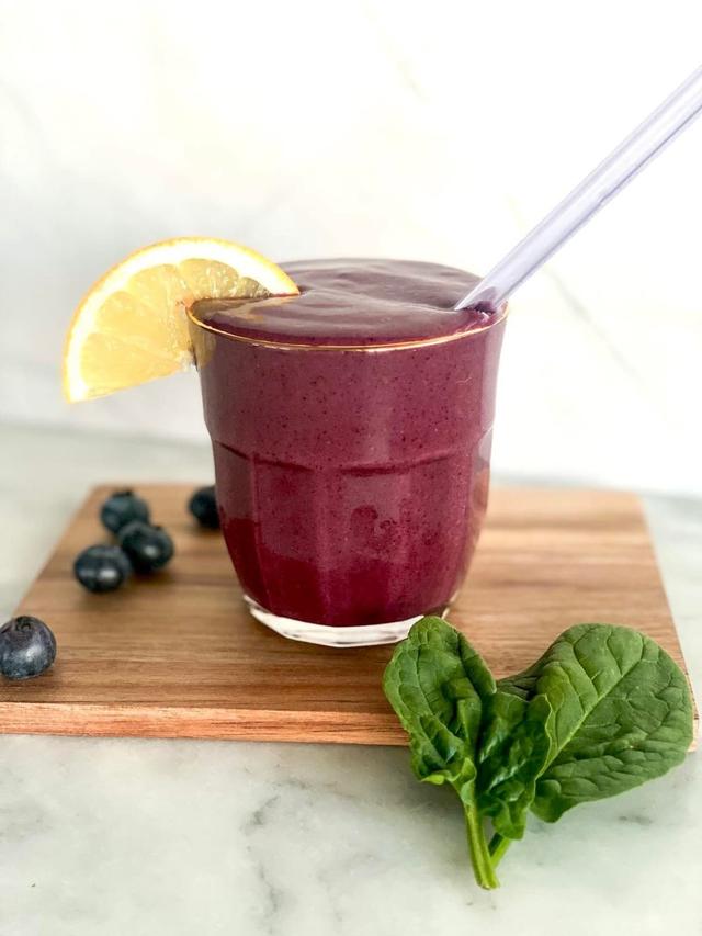 Blåbærsmoothie med eple og sitron