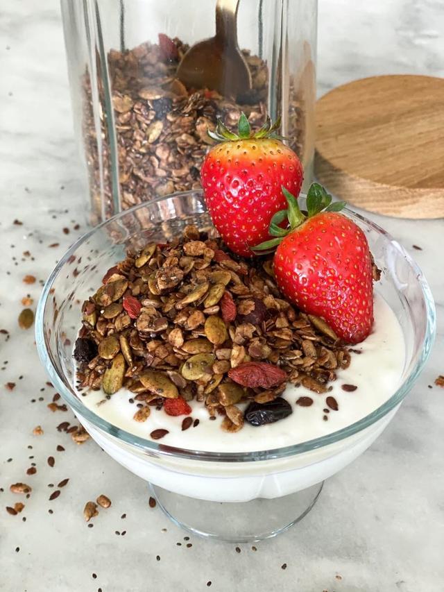 Crunchy chocolate flavored granola