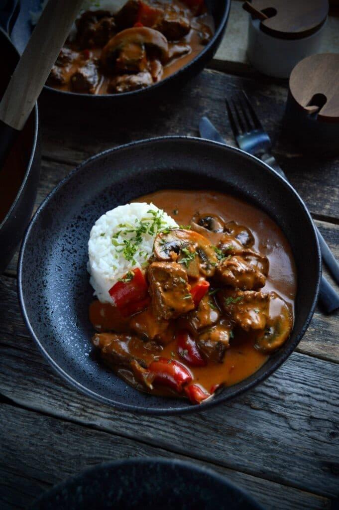 Spicy beef stroganoff