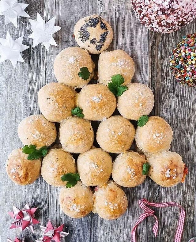 Roll Christmas Tree