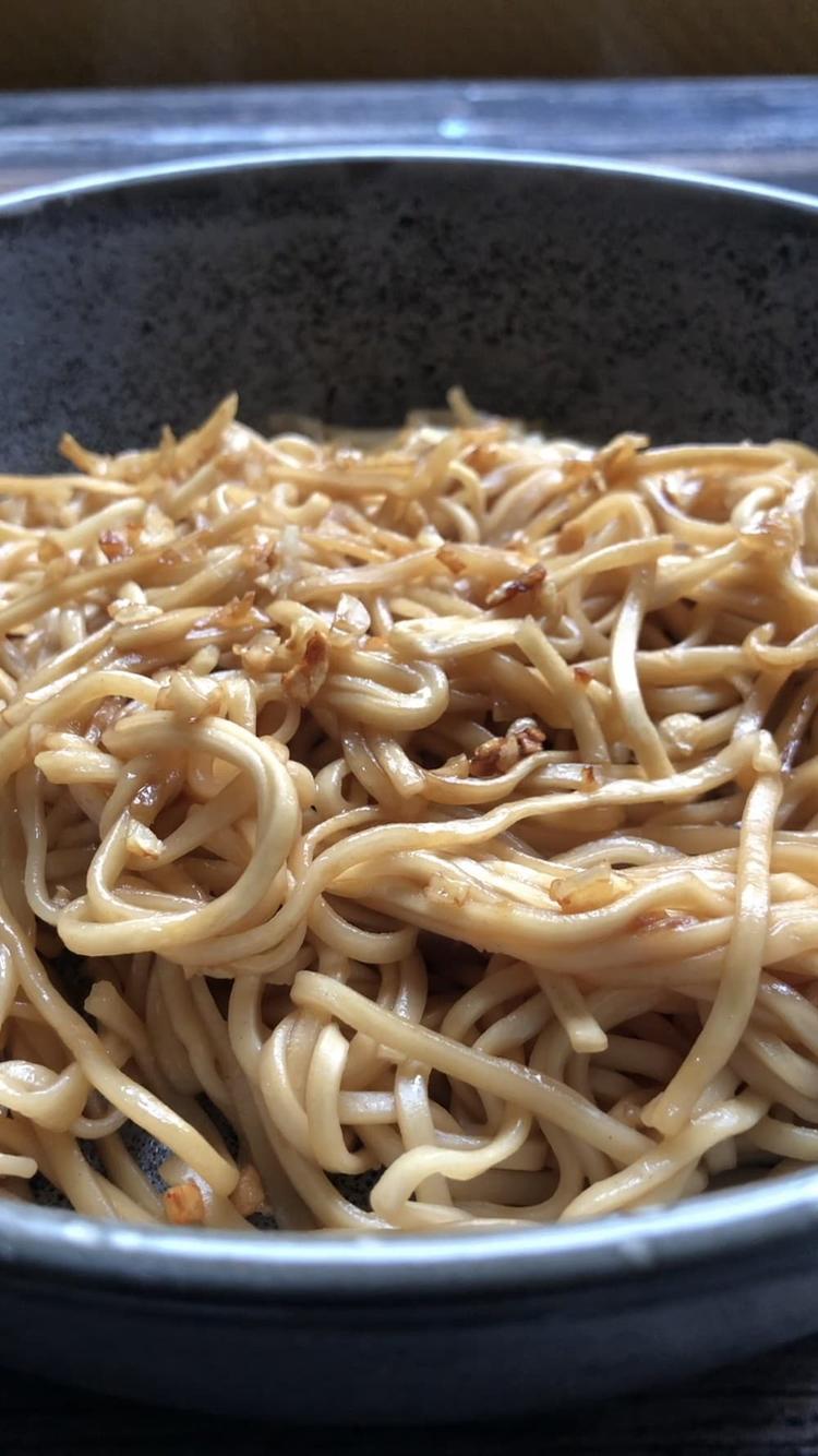 Hvitløksnudler med kun 5 ingredienser