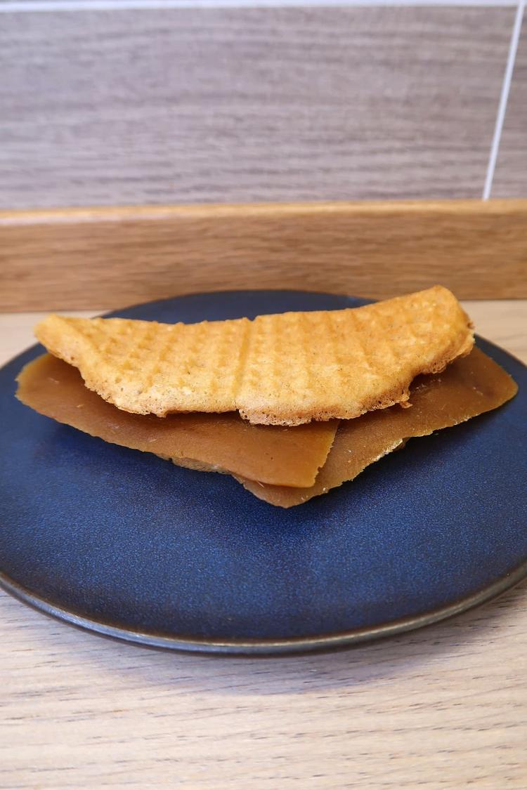 Vegan brown cheese